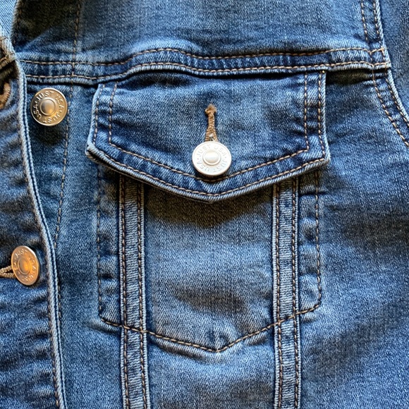 Jean Jacket. - Picture 4 of 10